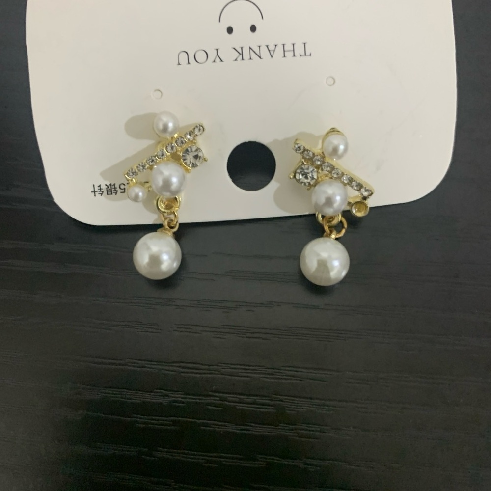 Elegant Gold and Pearl Earrings
